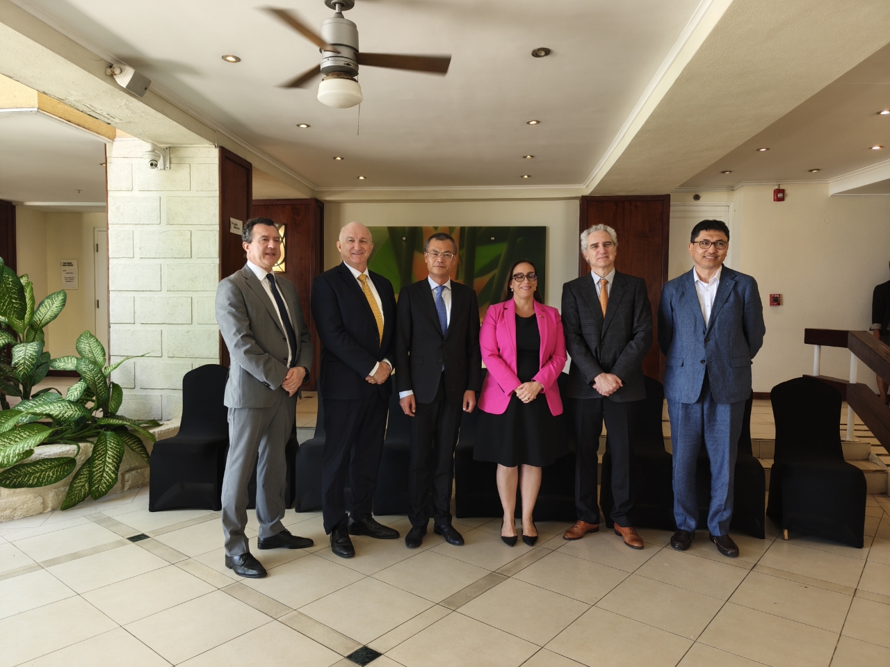 77e9848185fe0106ed4abf8ac781efcb.jpg